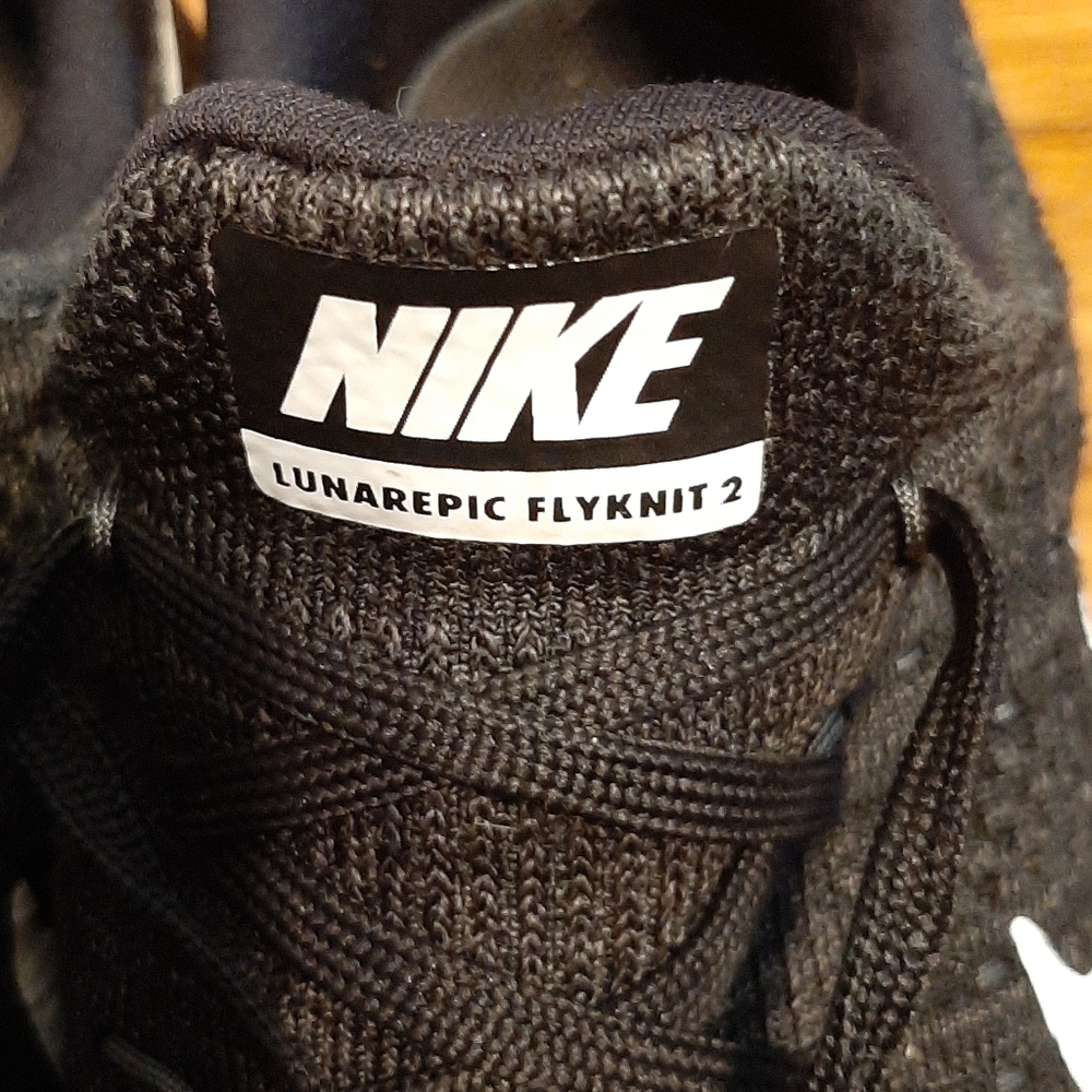 Nike shoes mens size 9.5 lunarepic flyknit 2